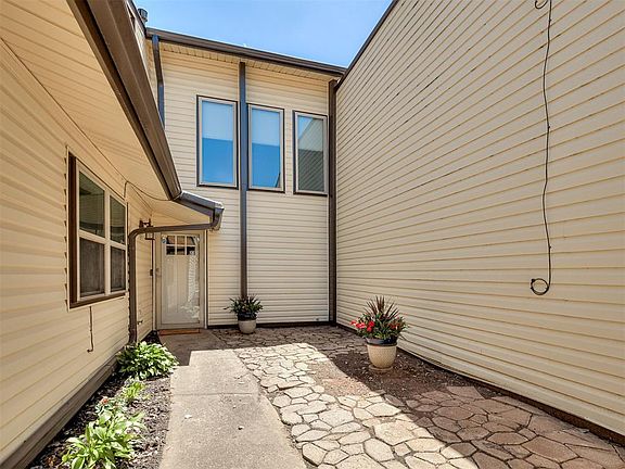 3rd image of 4606 Hemlock Ln