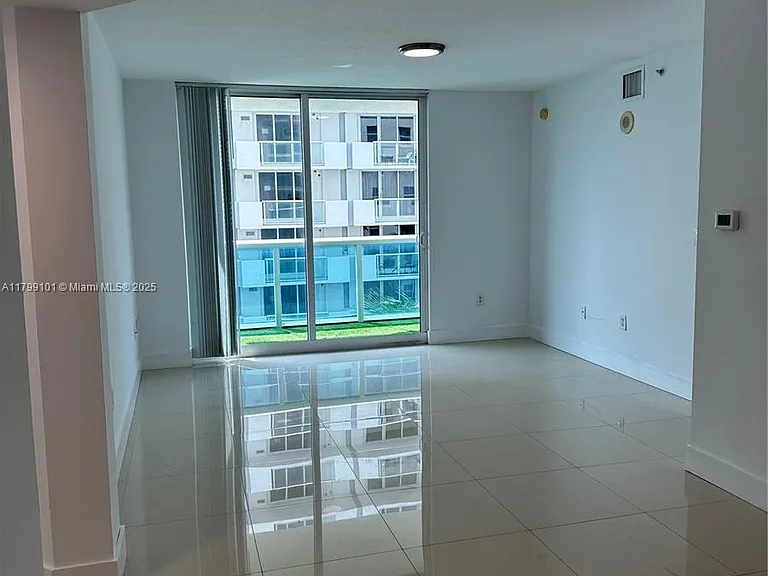 9201 Collins Ave #524 — Photo 4