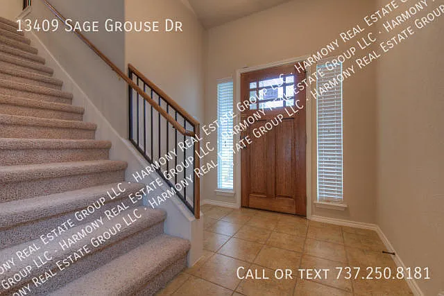 Great Home Close to Apple and Domain! — Photo 2