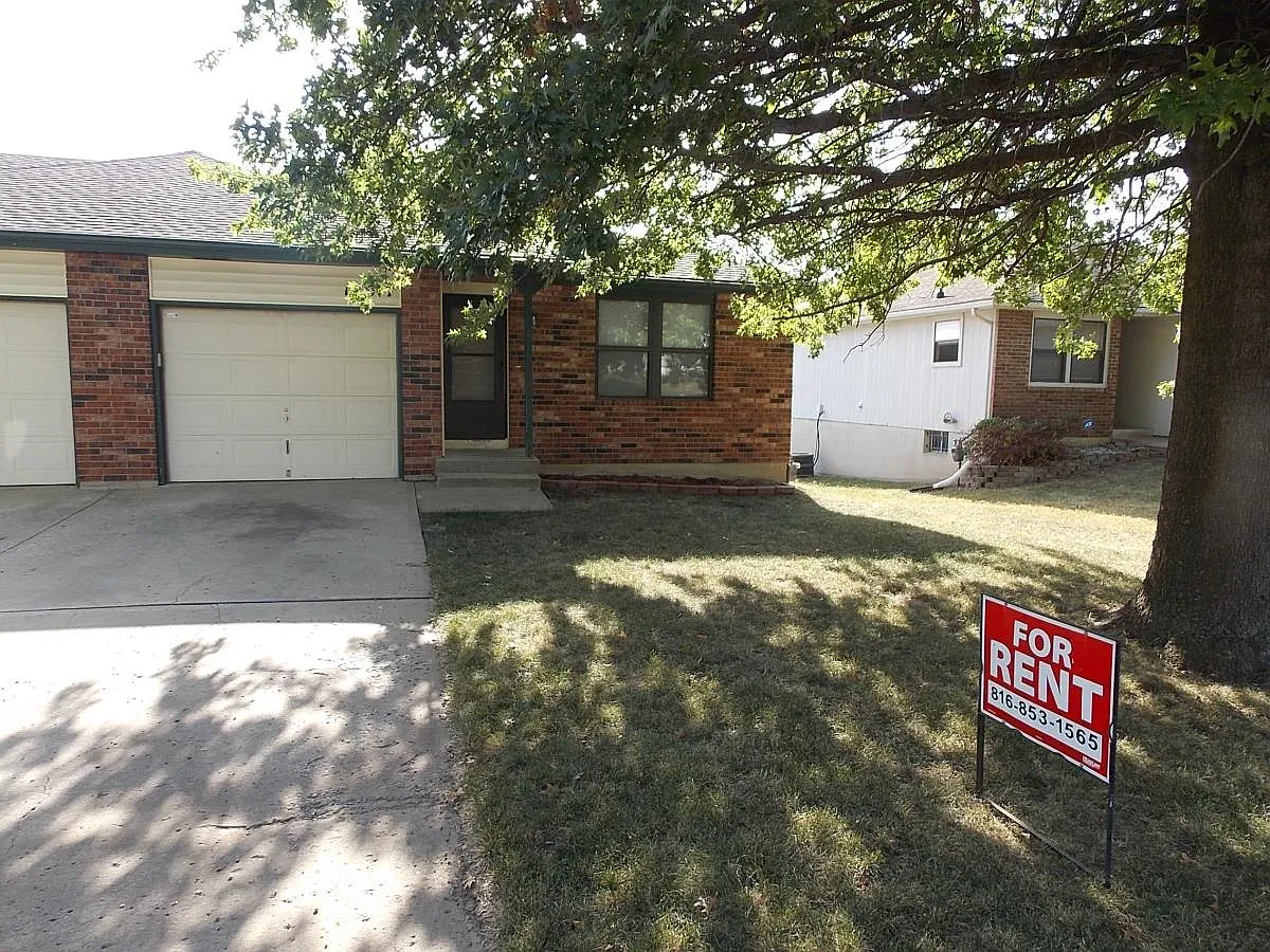 13015 Smalley Avenue — Photo 1