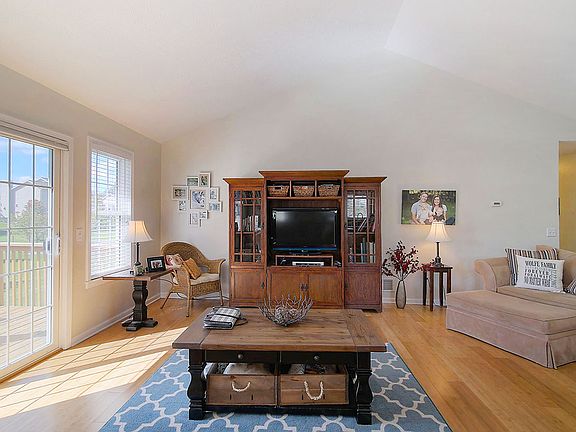 3rd image of 4624 Sheldon Ct