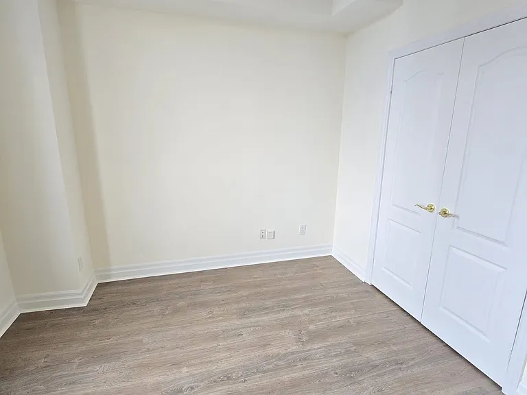 1101 Leslie St #Penthouse 2006 — Photo 10