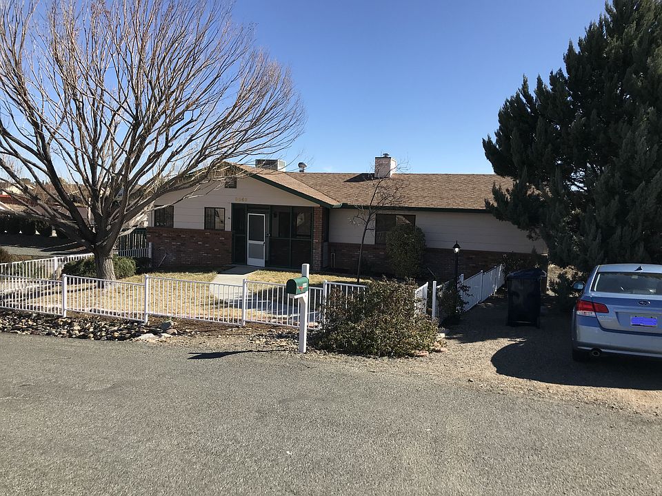 At the end of Glencove Cir.