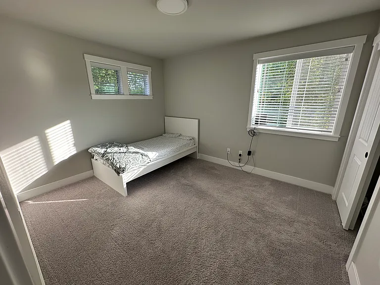 Bedroom 5 (upstairs)