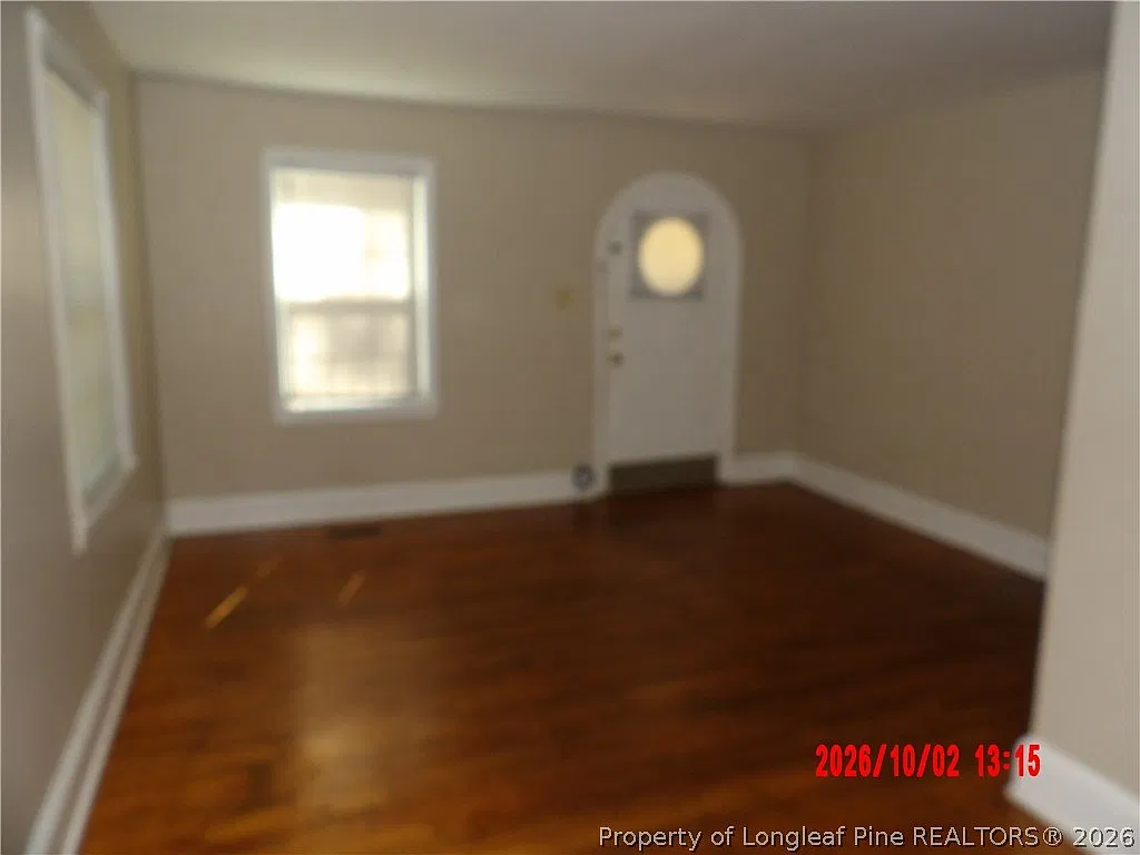 2 bed, 1.0 bath, 900 sqft, $895 — Photo 2