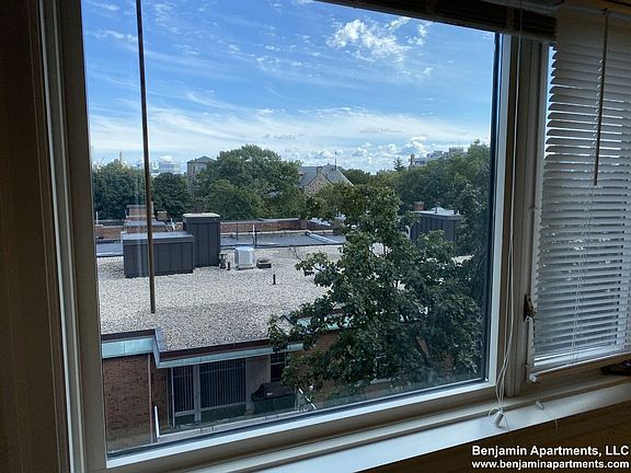 4th image of 1441-1445 Beacon St #402R