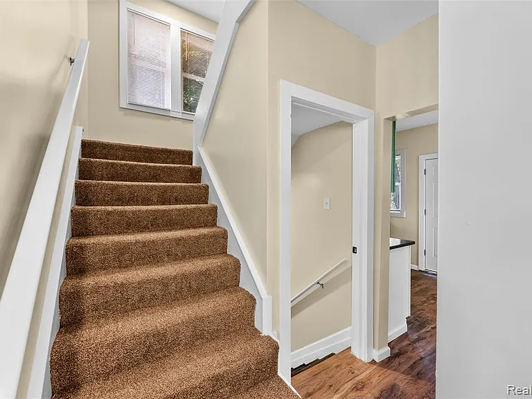 3196 Helen St — Photo 14