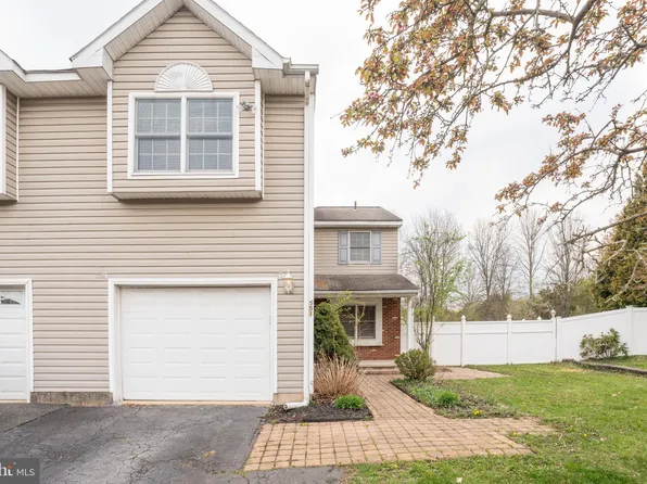 551 Meadow Ln, Pennsburg, PA 18073