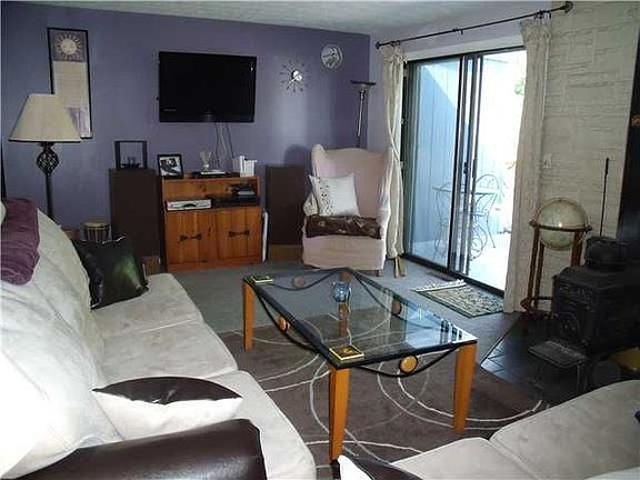 2nd image of 14 Hanningfield Cir