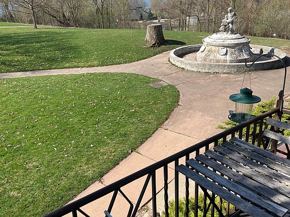 Balcony overlooking park.