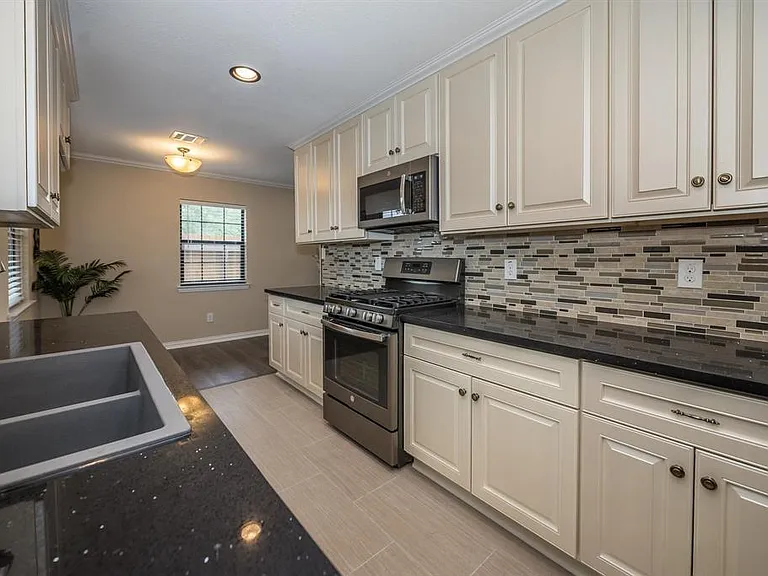 11038 Waxwing St — Photo 3