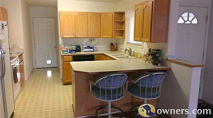 Front door / Kitchen.