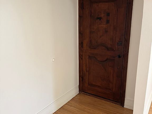 4th image of 1042 S Hudson Ave #1/2
