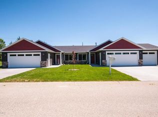 170 Highland Cir, Zumbrota, MN 55992