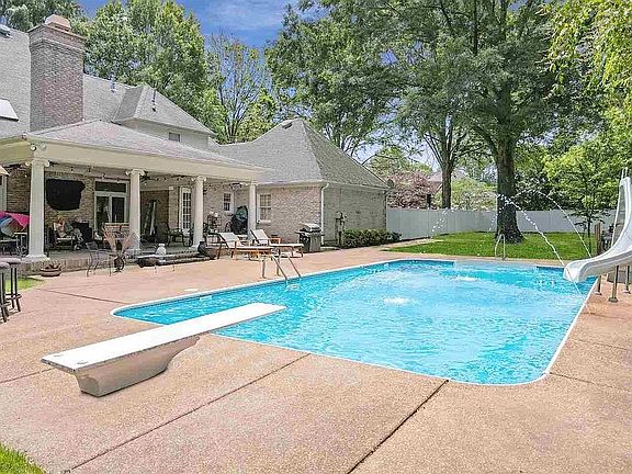 2nd image of 119 Stonehenge Dr