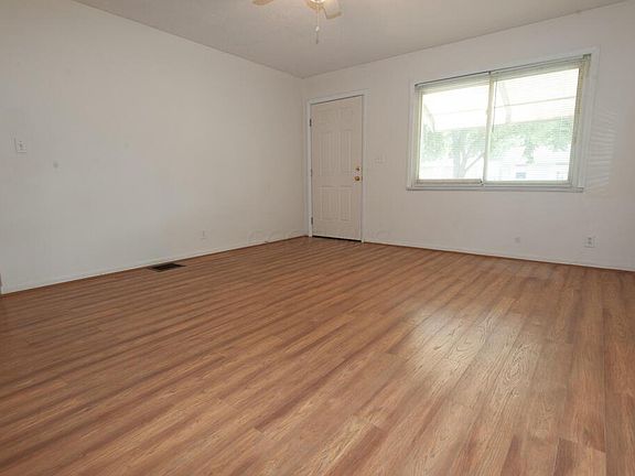 3rd image of 3049 Howey Rd