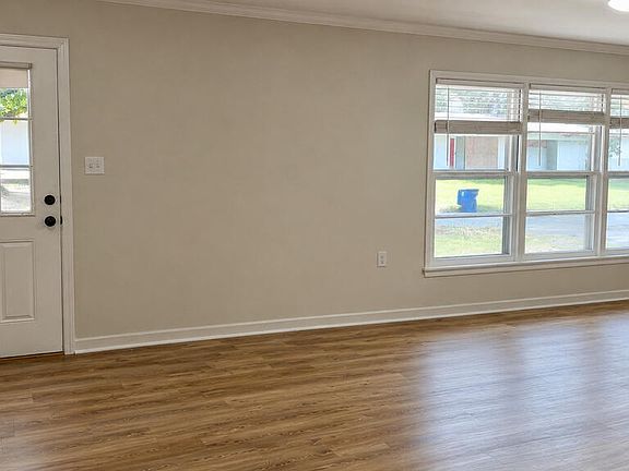 4th image of 116 Thunderbird Dr