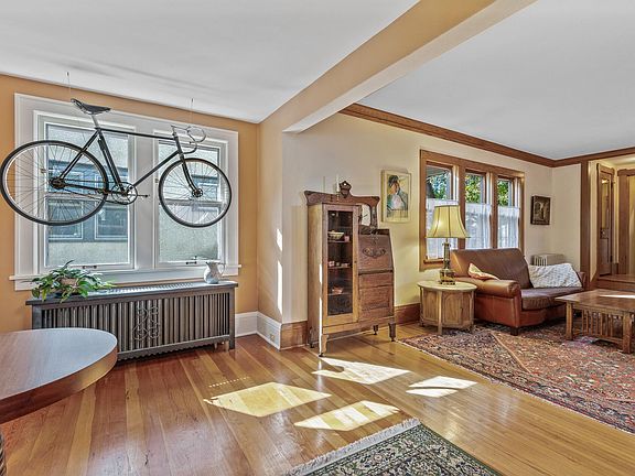 3rd image of 2836 44th Ave S
