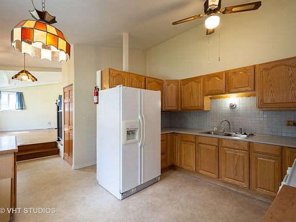 4th image of 946 Winthrop Ct