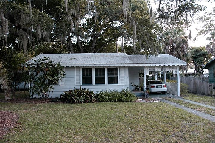 2nd image of 936 Windsor Dr