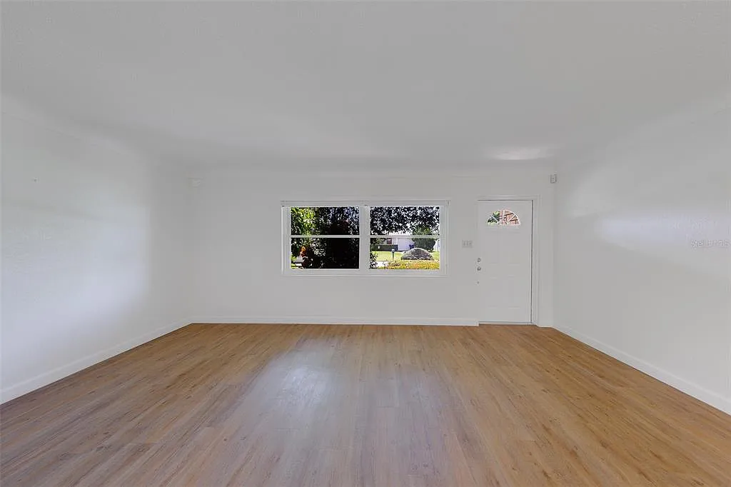 3 bed, 2.0 bath, 1256 sqft, $2,800 — Photo 3