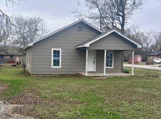 102 4th St, Calera, OK 74730