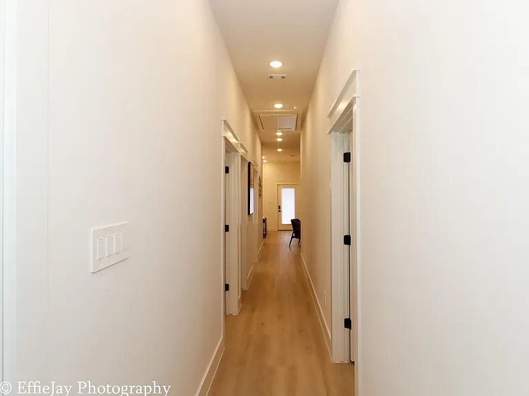 4834 Higgins St #B — Photo 8