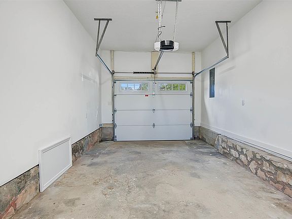 5th image of 619 Covington St