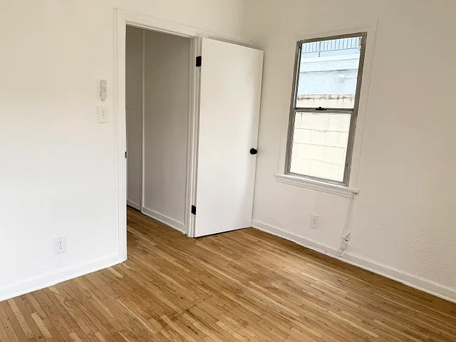 5916 1/2 Willoughby Ave — Photo 30