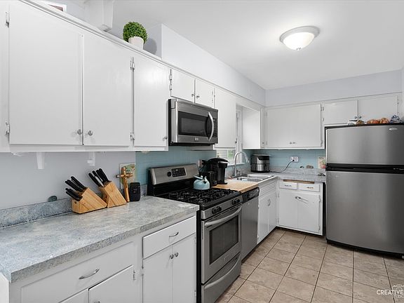 5th image of 120 W Burlington Ave