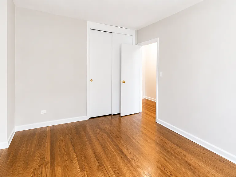 340 E 58th St #4D — Photo 2