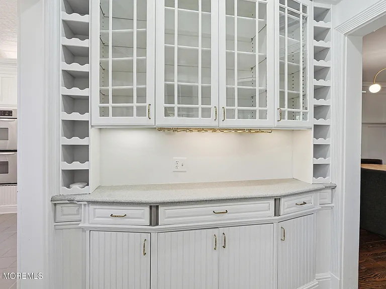 211 Cedar Ave — Photo 15