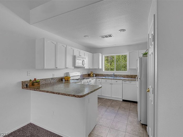 353 Amber Pine St APT 203, Las Vegas, NV