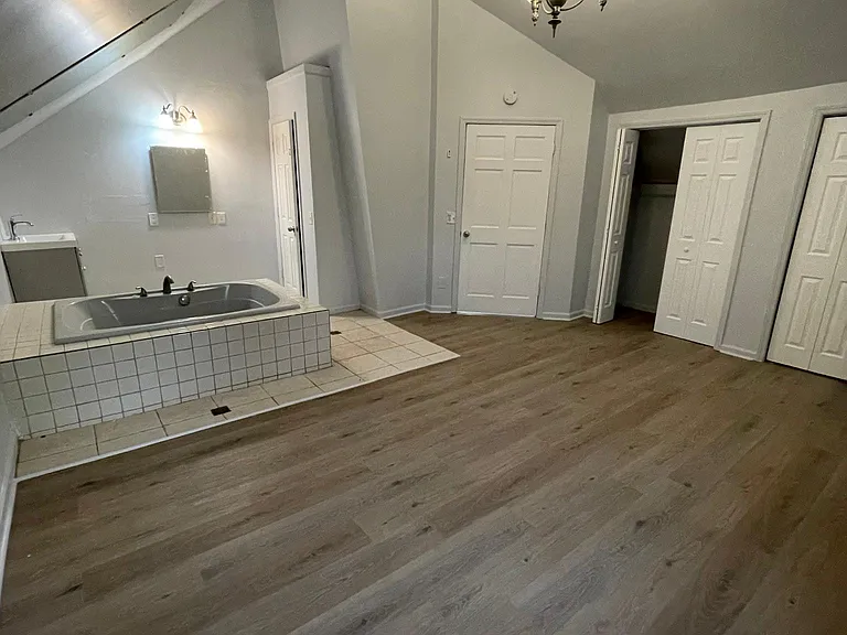 1126 Cutler St — Photo 9