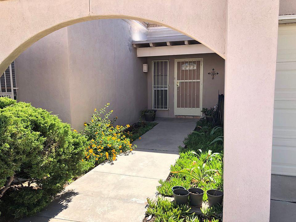 1st image of 752 Tepic Dr