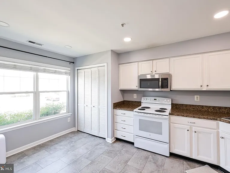 341 Creekside Commons Ct — Photo 4