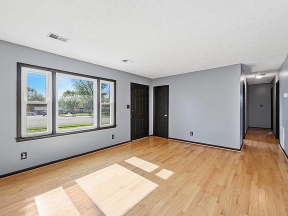4th image of 329 Mulberry Dr