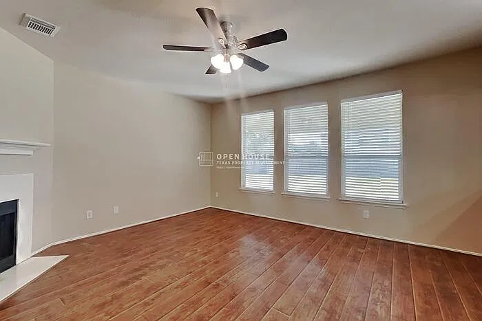 3 bed, 2.5 bath, 2254 sqft, $2,300 — Photo 3