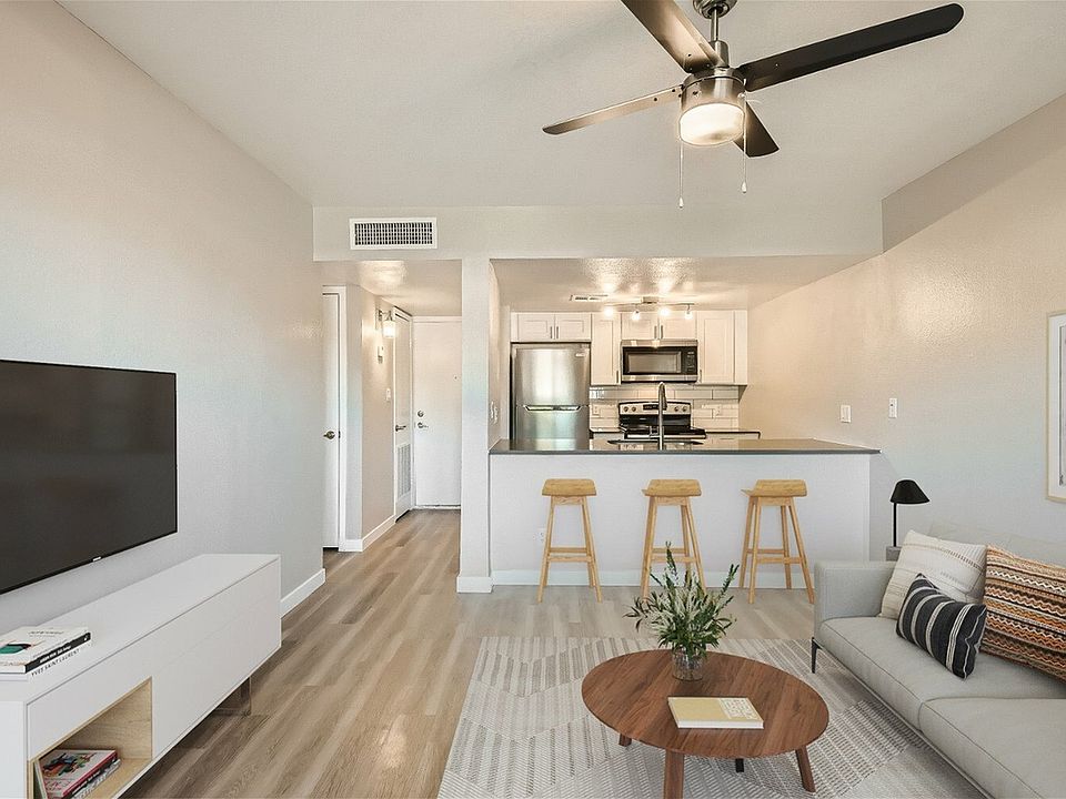 1325 W Guadalupe Rd - Web Quality - 034 - 07 Living Room_VS
