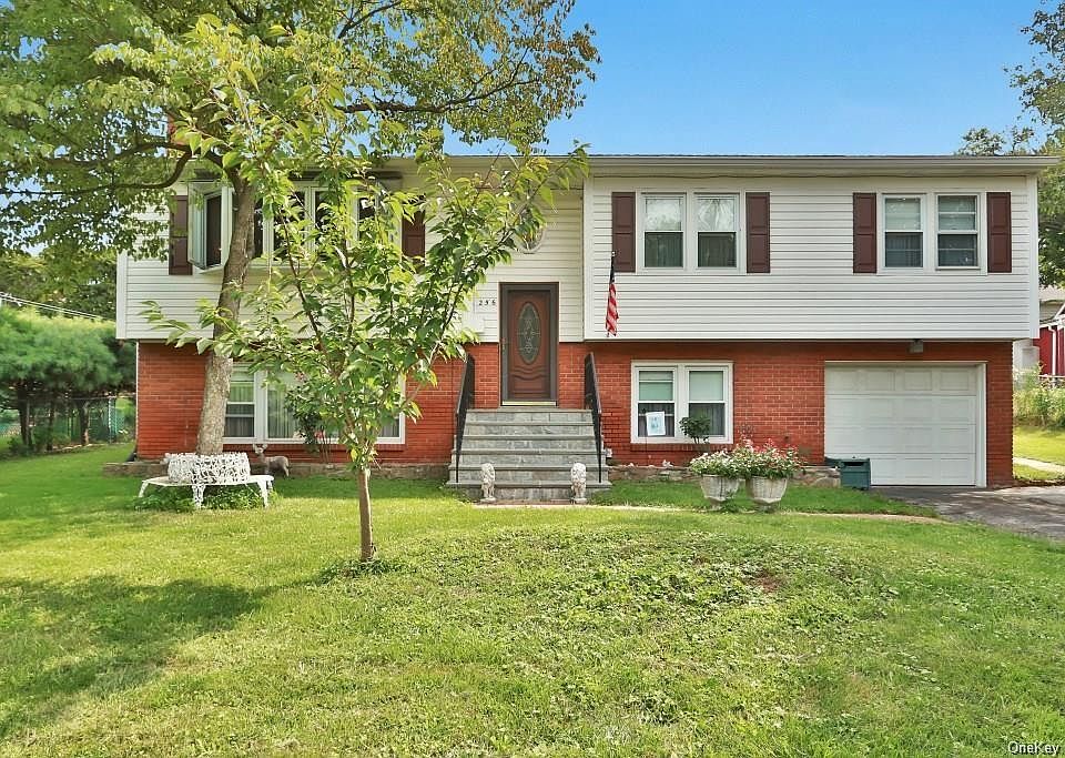 1st image of 256 Brady Ave