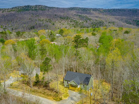 3rd image of 141 Pineway Cir