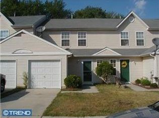 42 Meadowrue Ln, Sicklerville, NJ 08081