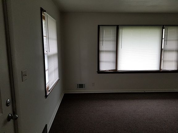 3rd image of 2303-2305 Elm St