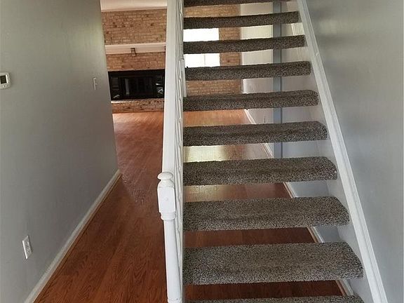 4th image of 4527 Sir Johns Ln