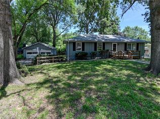 806 NE 115th St, Kansas City, MO 64155