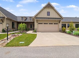 1907 E Woodglen Cir, Valparaiso, IN 46383