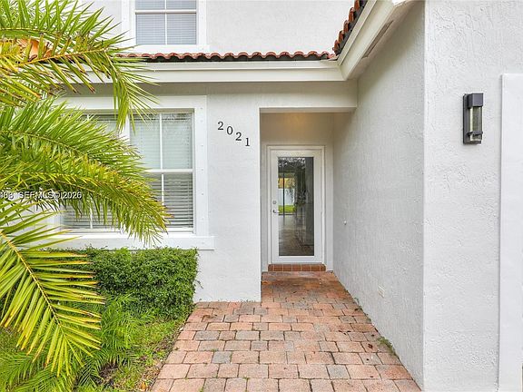 3rd image of 2021 SE 15th St