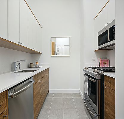 4th image of 4322 Queens St APT 345