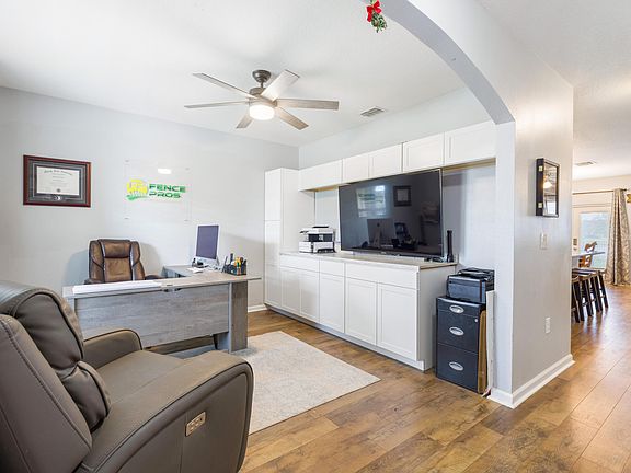 2nd image of 339 Lexington Court SW