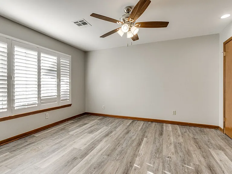 421 Foreman Ave — Photo 8
